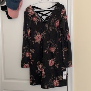 Cute Casual Dress w/tie